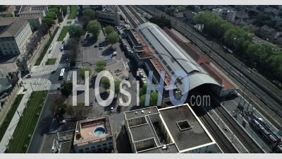 Avignon In Confinement - Vidéo Drone Of Rail Station