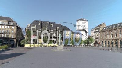 Strasbourg Under Containtment Due To Covid-19,  Kleber Square Statue - Video Drone Footage