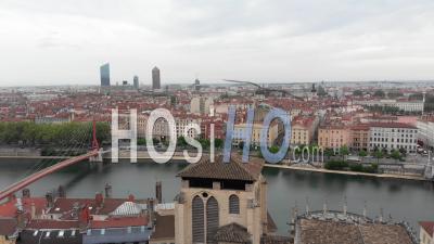 Cathédrale Saint Jean Et Cbd à Lyon Pendant Le Confinement De La Pandémie - Séquence Vidéo Du Drone