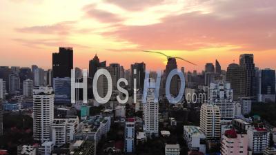 Vue Aérienne De Gratte-Ciel Au Coucher Du Soleil à Bangkok, Paysage Urbain, Thaïlande