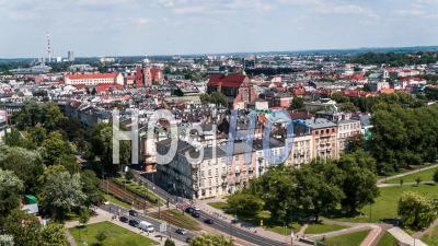 Wawel Royal Castle And River Vistula, Zamek Krolewski Na Wawelu I Rzeka Wisla, Krakow, Cracow - Video Drone Footage