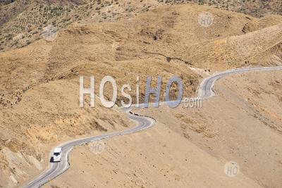 La Conduite De Bus Touristiques Dans Les Montagnes Du Haut Atlas Juste à L'extérieur De Marrakech Sur Le Col Du Tizi N Tichka, Maroc, Afrique Du Nord, Afrique