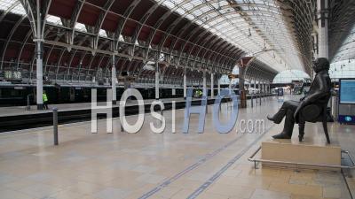 La Gare De Paddington Vide Pendant Le Confinement Du Au Coronavirus Covid-19 à Londres Lorsque Les Transports Publics étaient Calmes Et Déserts Avec Aucun Peuple En Angleterre, Europe