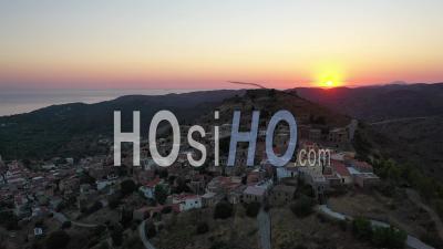 Village De Chios Au Coucher De Soleil - Vidéo Drone