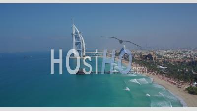Burj Al Arab Et Plage De L'hôtel Al Qasr - Vidéo Prise Par Drone