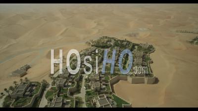 Hôtel Qasr Dans Le Désert De Liwah - Séquence Vidéo Drone
