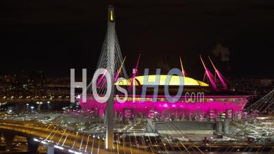 Zenit Arena Et Pont à Haubans La Nuit à Saint-Pétersbourg - Vidéo Aérienne Par Drone