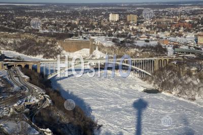 Pont Arc-En-Ciel Sur La Rivière Niagara