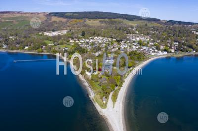 Drone Image De Rhu Village Sur Le Loch Gare à Argyll And Bute, Ecosse, Royaume-Uni - Photographie Aérienne