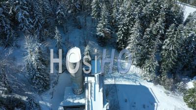Lieu De Saut à Ski Olympique Près De Grenoble, France- Vidéo Par Drone