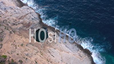 Vue Aérienne, Volant Au-Dessus De La Piscine Naturelle De Giola, île De Thassos, Grèce - Vidéo Par Drone