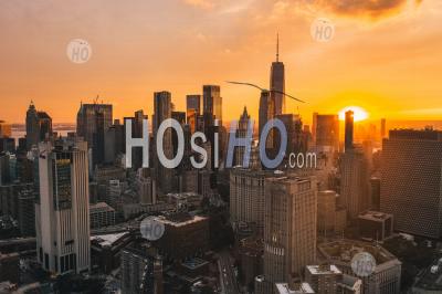 Uptown Manhattan Dans Golden Hour Sunset Light Avec Skyline De Gratte-Ciel Drone Shot Hq