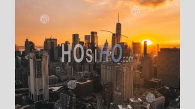 Uptown Manhattan Dans Golden Hour Sunset Light Avec Skyline De Gratte-Ciel Drone Shot Hq