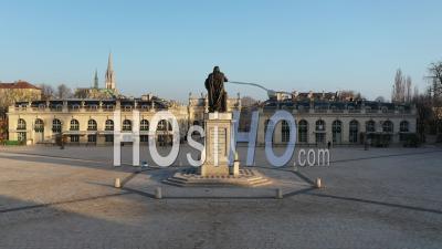 Statue De Stanislas Leszczynski Derrière Et Place De La Carrière - Vieille Ville De Nancy - Vidéo Par Drone