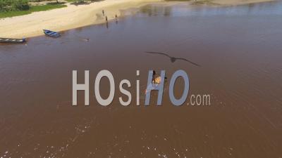 Femme Faisant Du Paddle , à Caraive, Brésil Vidéo Drone