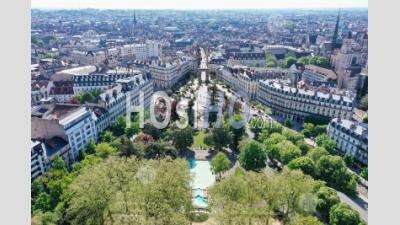 Vue De La Place Darcy Et L'arc Porte Guillaume à Dijon - Photographie Aérienne