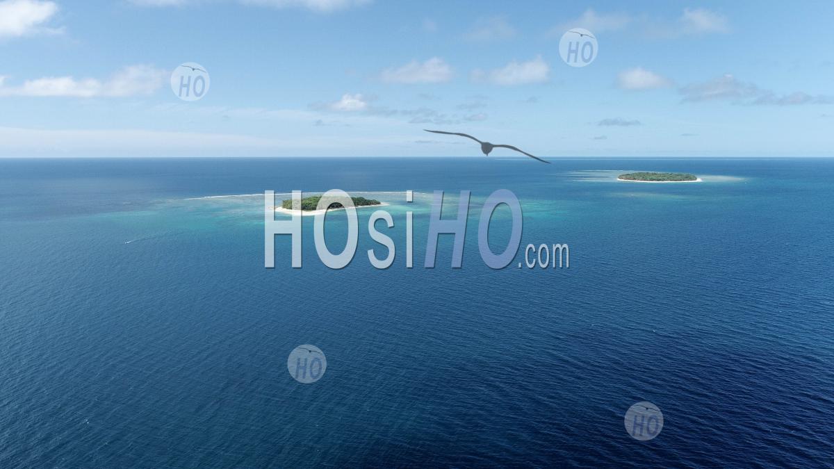 Iles Thigit Et Hienghène - Photographie Aérienne