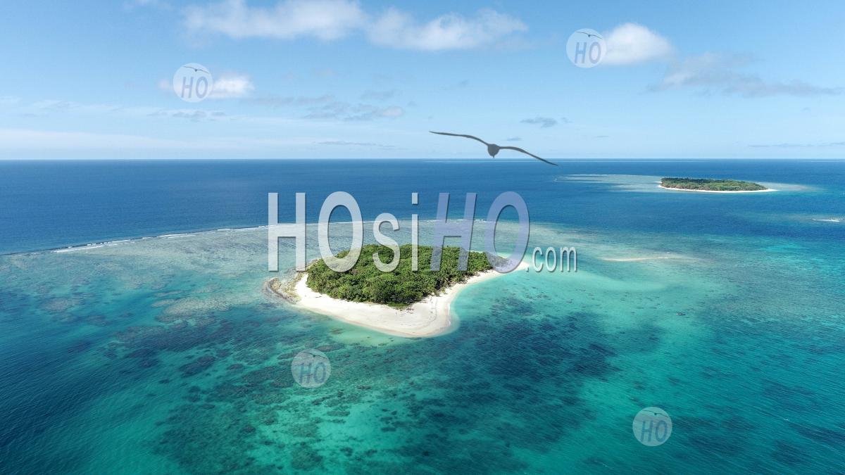 Iles Thigit Et Hienghène - Photographie Aérienne