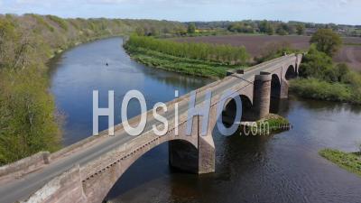 Pont De Norham Sur La Rivière Tweed à La Frontière Entre L\'ecosse Et L’angleterre - Vidéo Par Drone