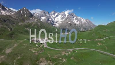 Le Col Du Lautaret Et Le Massif De La Meije, Entre Les Alpes Du Nord Et Les Alpes Du Sud, Vus Depuis Un Drone