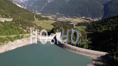Le Double Barrage Hydroélectrique Et Le Lac Du Plan D'aval À Aussois, Vidéo Par Drone