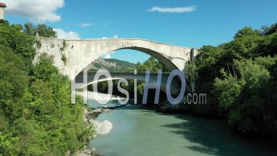 Pont En Arc Voûté De Lesdiguières Près De Grenoble, L'une Des Sept Merveilles Du Dauphiné, France, Vidéo Par Drone