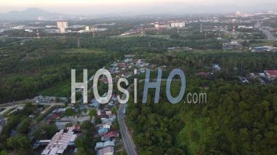 Vue Aérienne Du Village De Bukit Tambun - Vidéo Par Drone