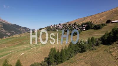 Le Plus Haut Village D'europe - Vidéo Par Drone