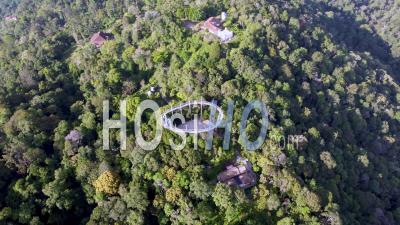 Vue Aérienne Le Spot Touristique Habitat - Séquences Drone Vidéo