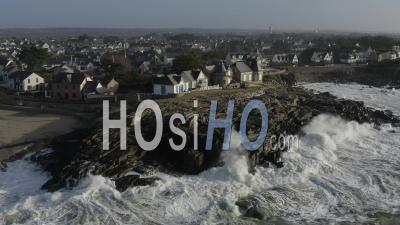 Tempête Grosse Vague France Bretagne Batz-Sur-Mer Sur Mer – Vidéo Par Drone