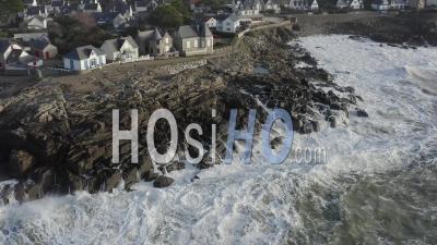 Tempête Grosse Vague France Bretagne Batz-Sur-Mer Sur Mer – Vidéo Par Drone