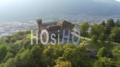 Château Sasso Corbaro, Bellinzona, Suisse - Vidéo Drone