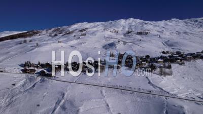 Saint-Véran, Village De Montagne Dans Le Queyras,Hautes-Alpes, France, Vidéo Par Drone