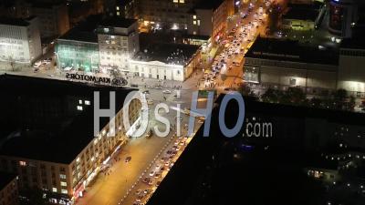 Vue De Dessus De Nuit De L'avenue Centrale Lénine Dans La Ville D'ekaterinbourg. Russie