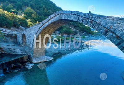 Pont Aux Sources Thermales De Benje, Rivière Lengarica, Albanie - Photographie Aérienne