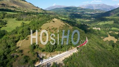 Le Petit Train De La Mure Dans Les Alpes Françaises - Vidéo Drone