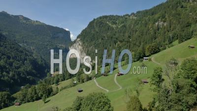 Lauterbrunnen, Suisse, Pendant La Journée - Vidéo Par Drone