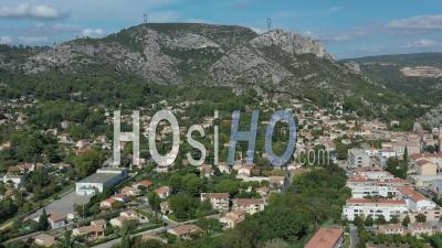 Ville De Roquevaire En Provence, Bouches-Du-Rhône, France - Vidéo Par Drone