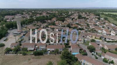 Village D'entressen, Bouches-Du-Rhône, France - Vidéo Par Drone