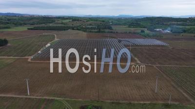 La Première Ferme Agrovoltaïque Au Monde - Vidéo Drone