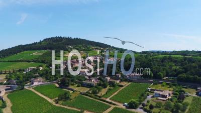 La Roche-Vineuse Et Vignoble En Bourgogne, France - Vidéo Par Drone