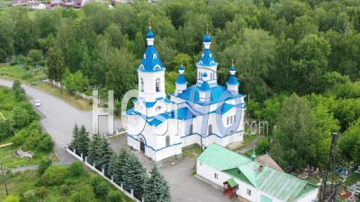 Temple Au Nom De La Sainte Grande Martyre Catherine. Ville D'alapaevsk. Russie - Vidéo Par Drone