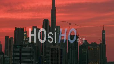 Centre-Ville De Dubaï, Émirats Arabes Unis, Au Crépuscule - Vidéo Par Drone