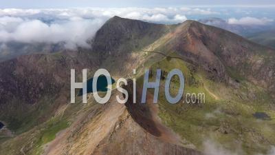  Vue Aérienne Du Mont Snowdon, Le Berceau Gosh Ridge, Filmé Par Drone, Snowdonia, Au Nord Du Pays De Galles