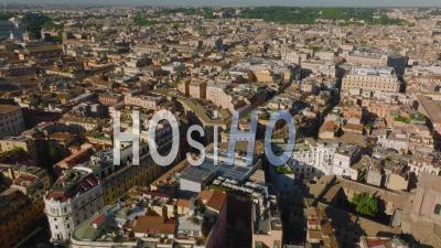 Forwards Fly Above Historic Town Development In City Centre. Old Buildings And Tourist Landmarks In Morning Sunshine. Rome, Italy - Video Drone Footage