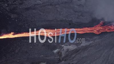 Éruption Volcanique De Stromboli Avec Coulée De Lave Et Explosion - Vidéo Par Drone