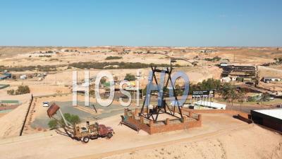 2020 - Vue Aérienne D'un Site Industriel à Coober Pedy, Australie Du Sud - Vidéo Par Drone