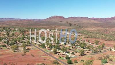2021 - Excellent Aerial Shot Of Trees And Homes Dotting The Desert In Paraburdoo, Australia - Video Drone Footage