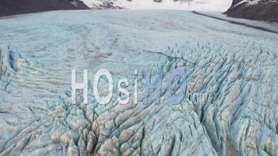 Une Vue Aérienne Montre Le Glacier Svinafellsjokull De Vatnajokull, En Islande - Vidéo Par Drone