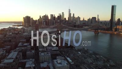 2020 - Very Good Aerial Over Lower Manhattan New York, Brooklyn Bridge, Manhattan Bridge And East River - Video Drone Footage